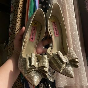 Betsey Johnson Sprakle Pumps